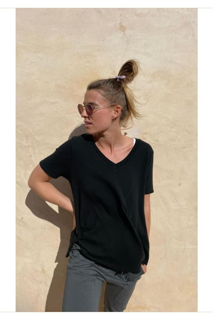 Kurzarm Basic Schwarz Shirt Esvivid V-Ausschnitt mit Kellerfalte hinten länger als vorn - Bekleidung & Accessoires