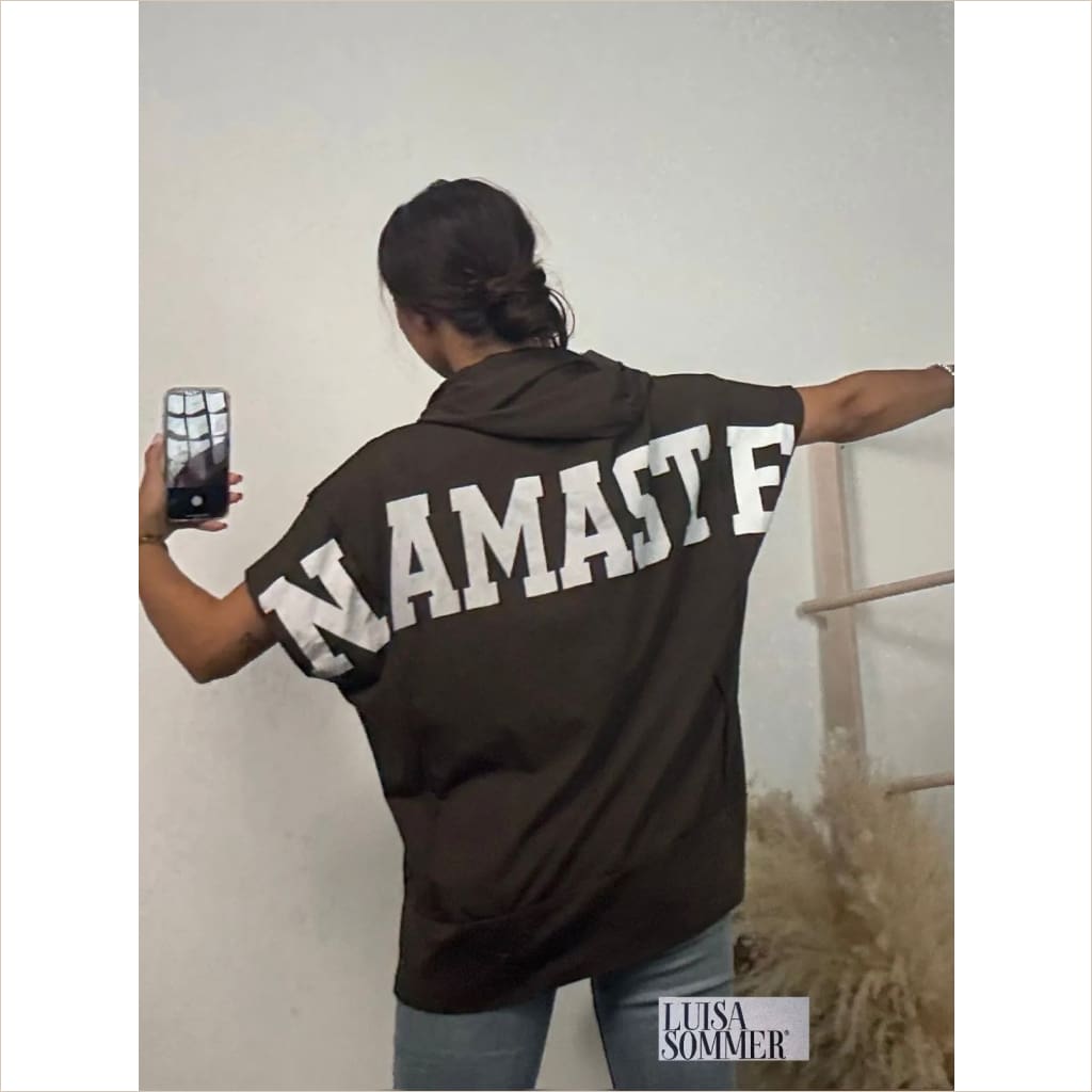 Namaste Shirt mit Kapuze kurzarm - shirt