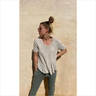 Kurzarm Basic Beige Shirt Esvivid V-Ausschnitt mit Kellerfalte hinten länger als vorn - Bekleidung & Accessoires